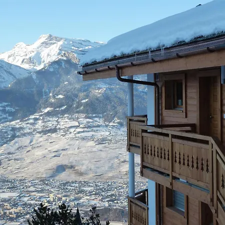 Apartment Authentic With Mountain View